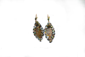 Earrings w/Sculpted Stand