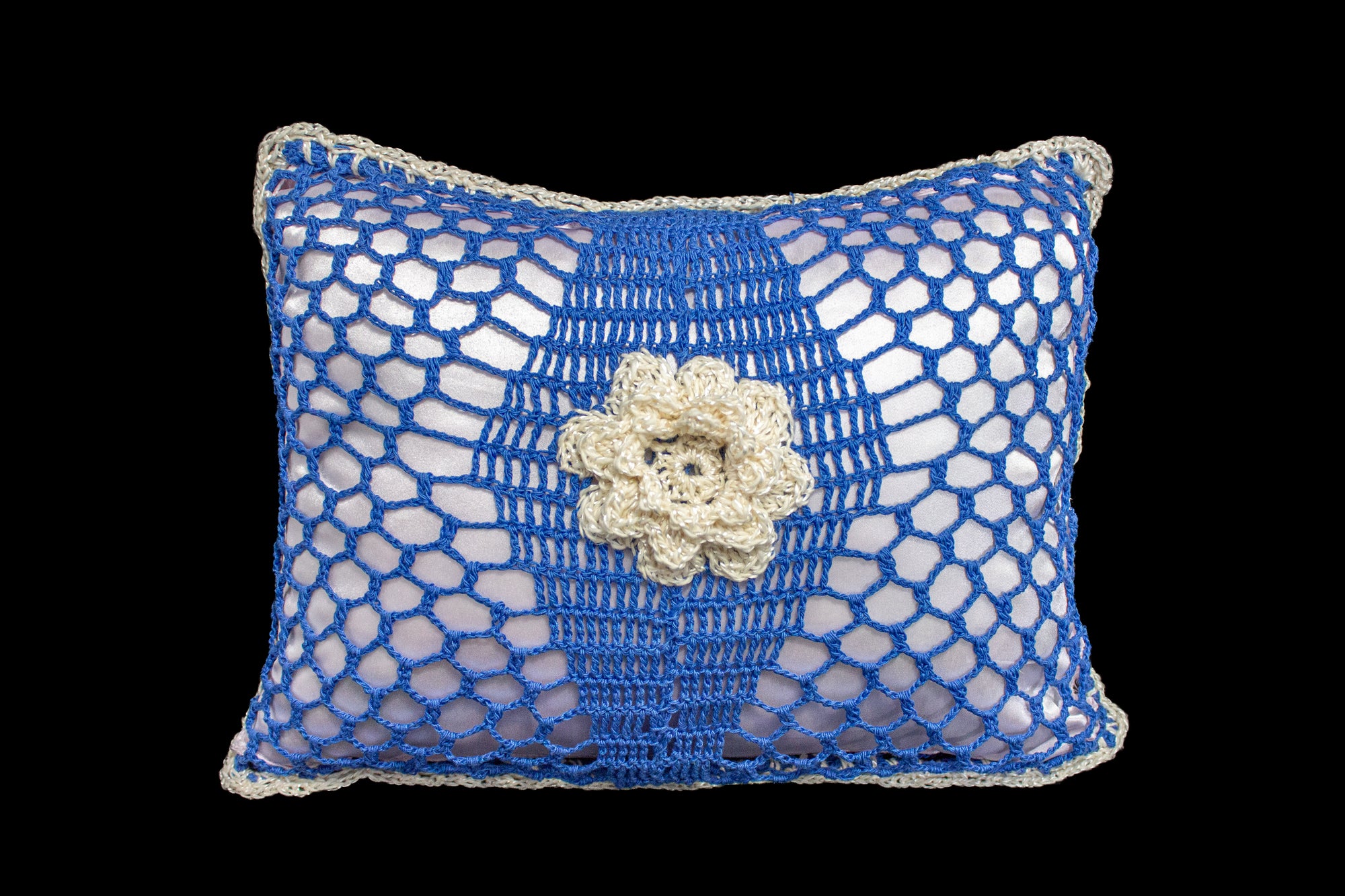 Crocheted Pillow Blu/Wht