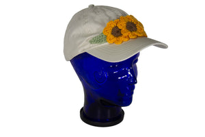 Baseball cap w/crocheted applique