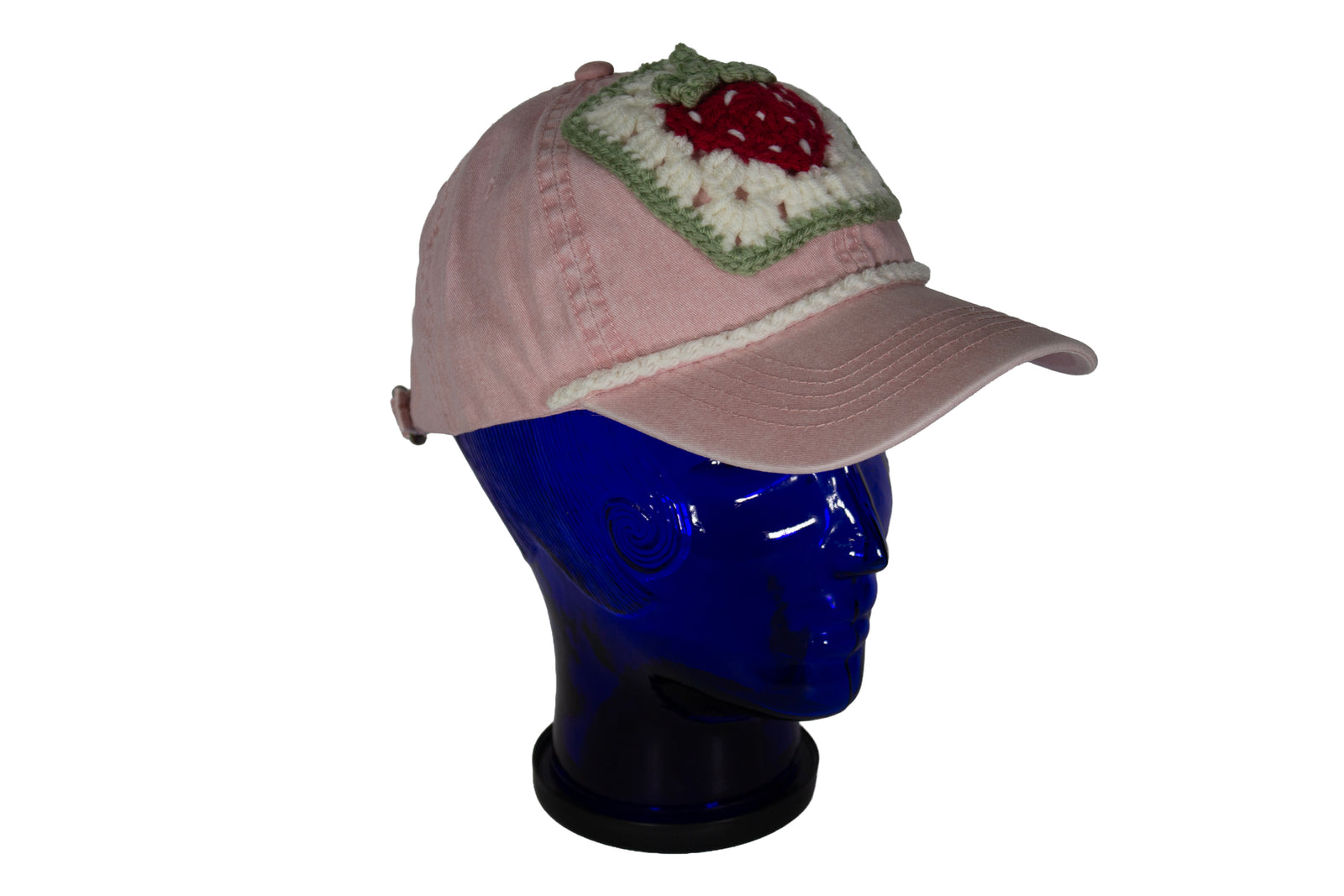 Baseball cap w/crocheted applique
