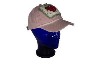 Baseball cap w/crocheted applique