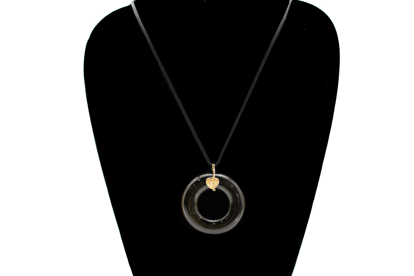 Wooden Circle Pendant w/Heart (Green)